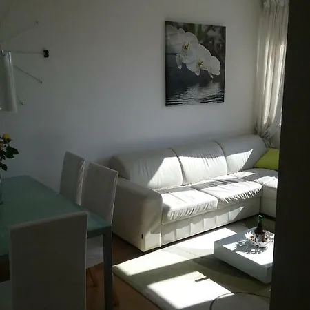 Sunny And Cozy Apartment
