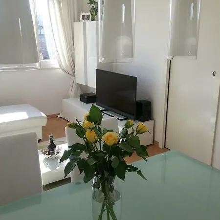 شقة Sunny And Cozy سبليت